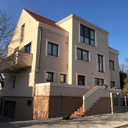 Apartman Na Dukelske S Garazi Tábor Exterior photo